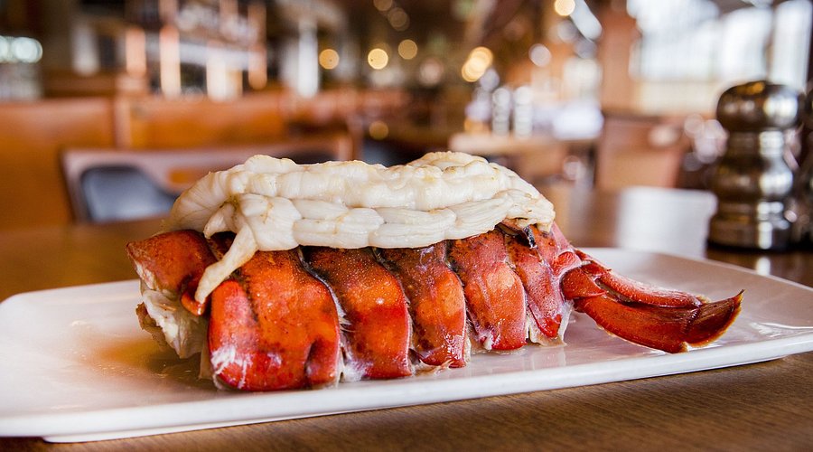 Elliott's Oyster House signature dishes Roasted Australian Lobster Tail
Alaskan Bairdi
Alder Plank Roasted Salmon